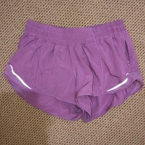 Lululemon Hotty hot short II 2.5”